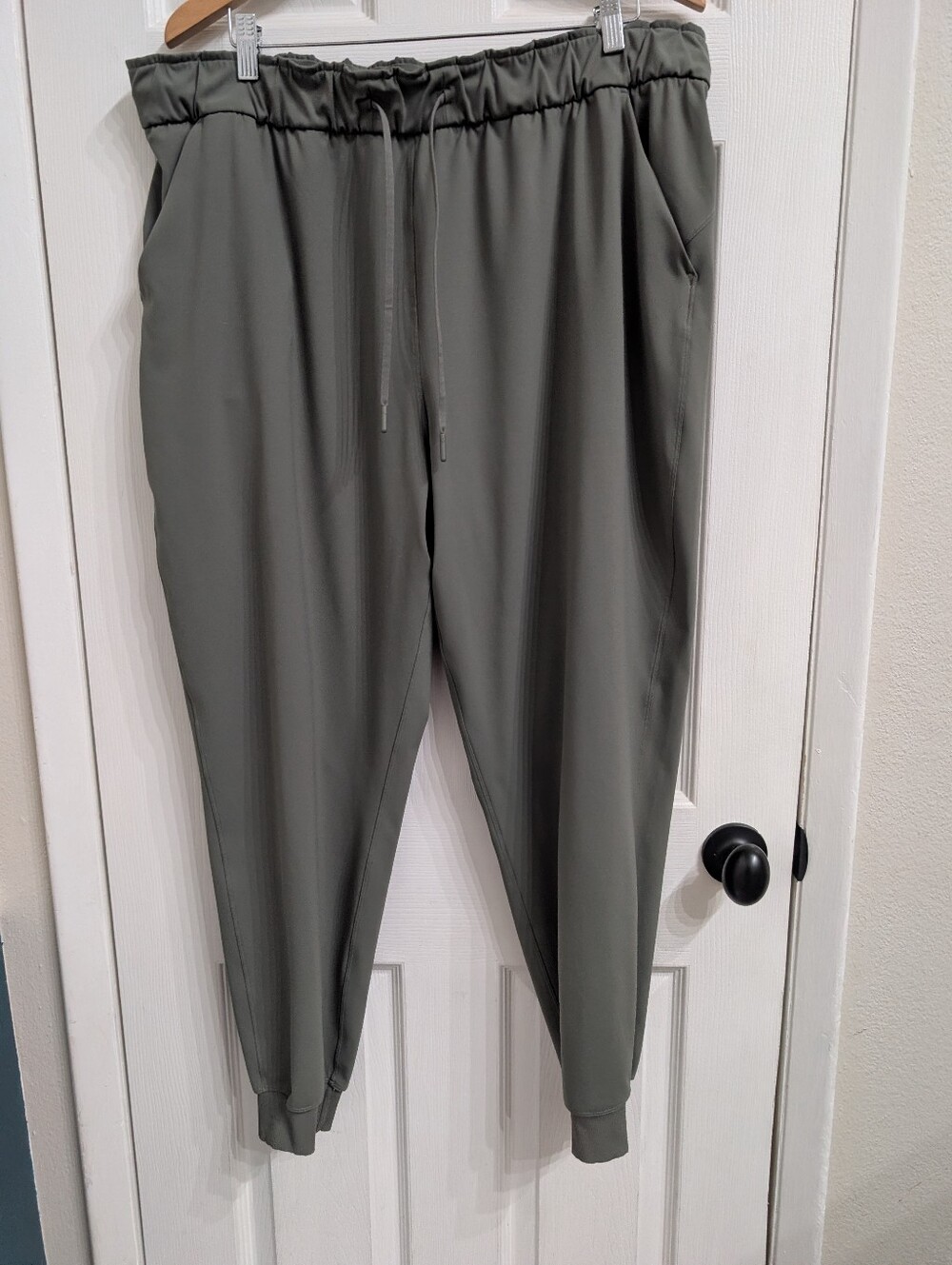 Lululemon Women's 18 High-Rise 27" Jogger Pants | Full Length Gray Sage Pockets